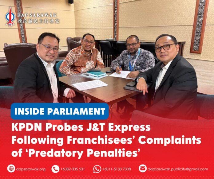 170726_DAPSWK_Chong J&T Chong Chieng Jen (left) seen during the meeting with officers from Ministry of Domestic Trade and Costs of Living.