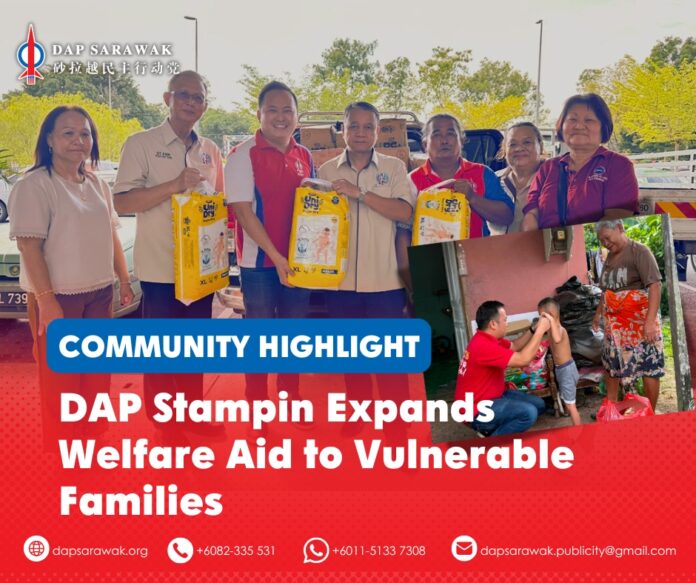 Michael Kong hands over diaper assistance and food aid to young families and households caring for persons with special needs as part of DAP Stampin’s ongoing community welfare outreach in Kuching.