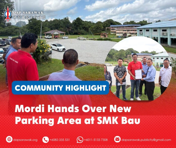 Mordi together with representatives from the Bau District Education Office, the management of SMK Bau and contractors, inspects the newly completed parking area that has been handed over for use by the school community.