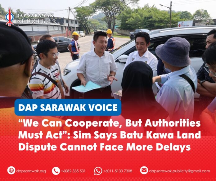 190826_DAPSWK_Sim Landowner Batu Kitang Sim Kiat Leng accompanies a Batu Kawa landowner during a meeting with JKR, the Land and Survey Department, Padawan Municipal Council and the Sarawak Premier’s Department to discuss the long-standing land acquisition and compensation issue.