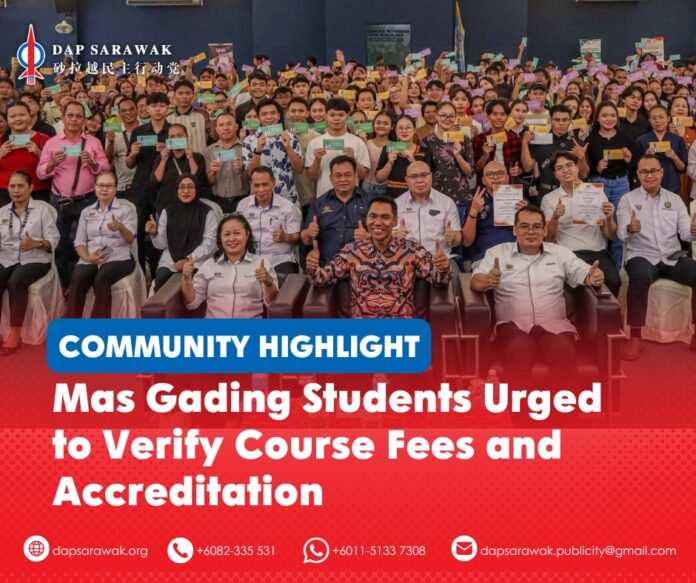 Mordi with recipients of the 2026 Mas Gading Further Studies Incentive, now in its fifth year, with RM135,500 allocated to 271 recipients.