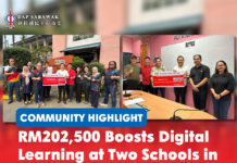 RM202,500 boosts digital learning at two schools in Stampin Parliament Michael Kong hands over allocations totalling RM202,500 to SK Satria Jaya and SK Sungai Stutong for Smart Interactive TVs.